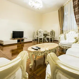 Apartment Sweet Vip 5 At Freedom Square, Tbilisi